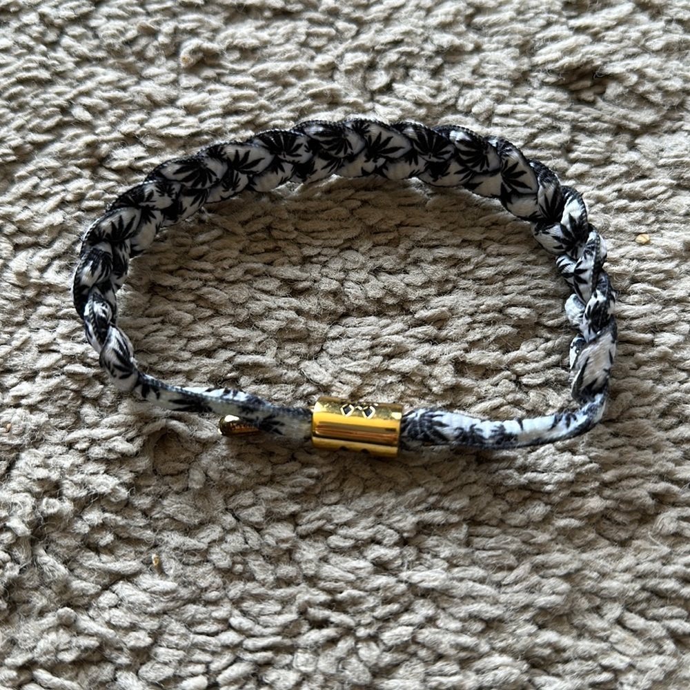 Rastaclat 420 leaf bracelet